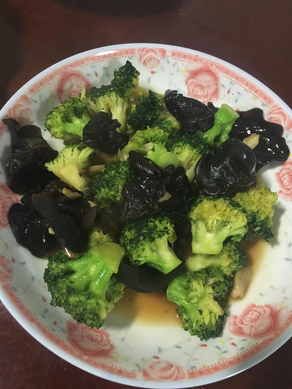 蚝油西兰花木耳