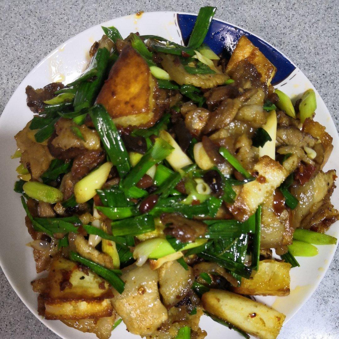 年夜饭必做-蒜苗回锅肉