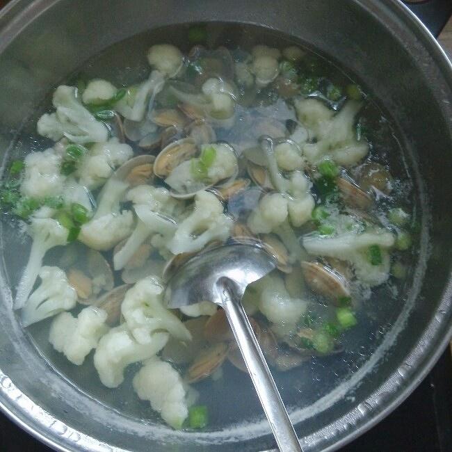 花菜花蛤汤的做法