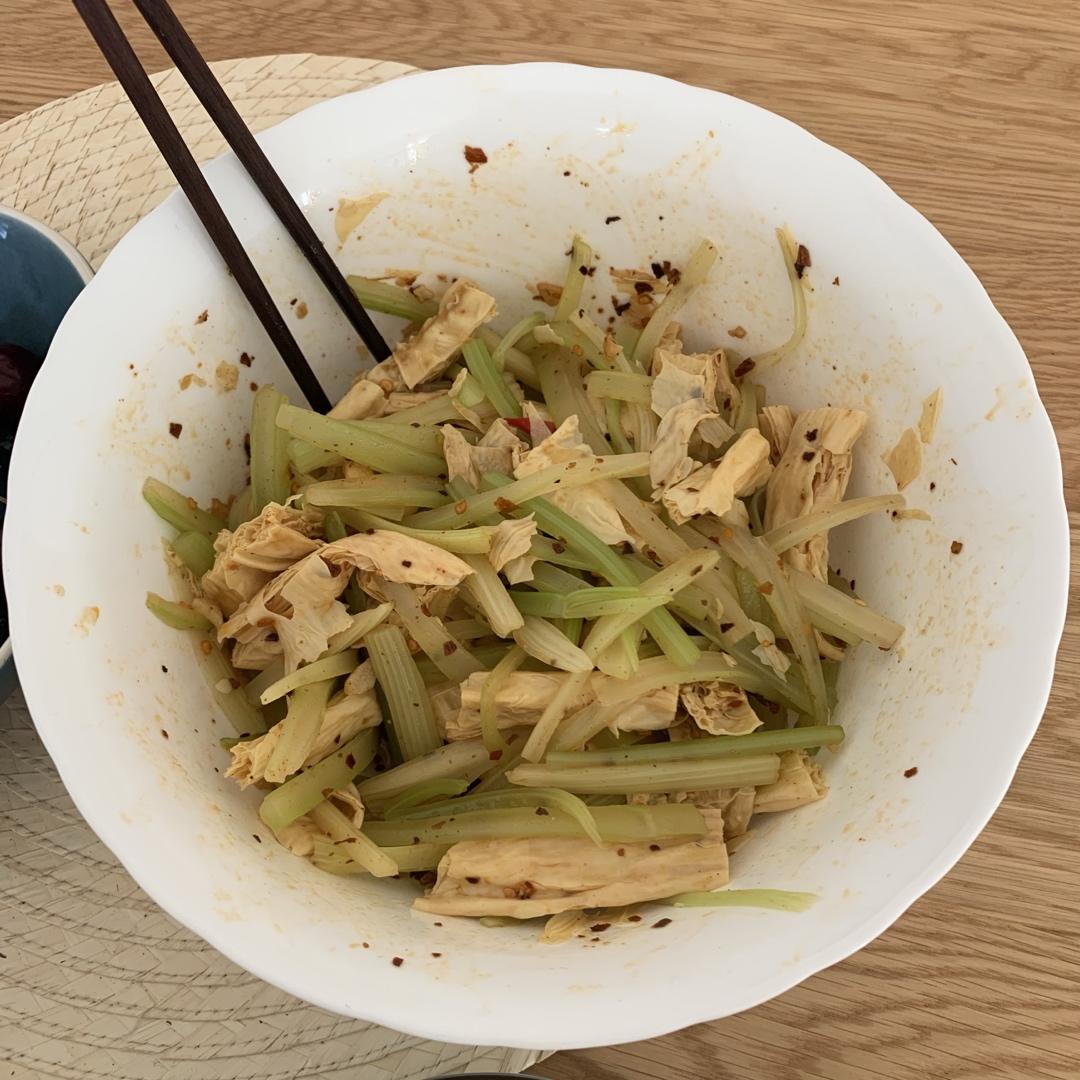 西芹拌腐竹