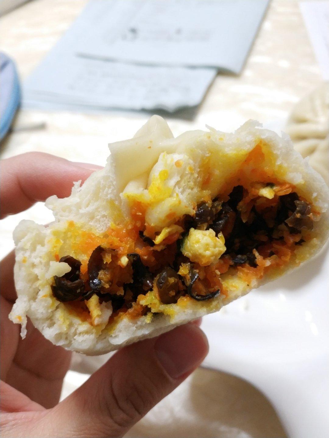 胡萝卜木耳鸡蛋素包子