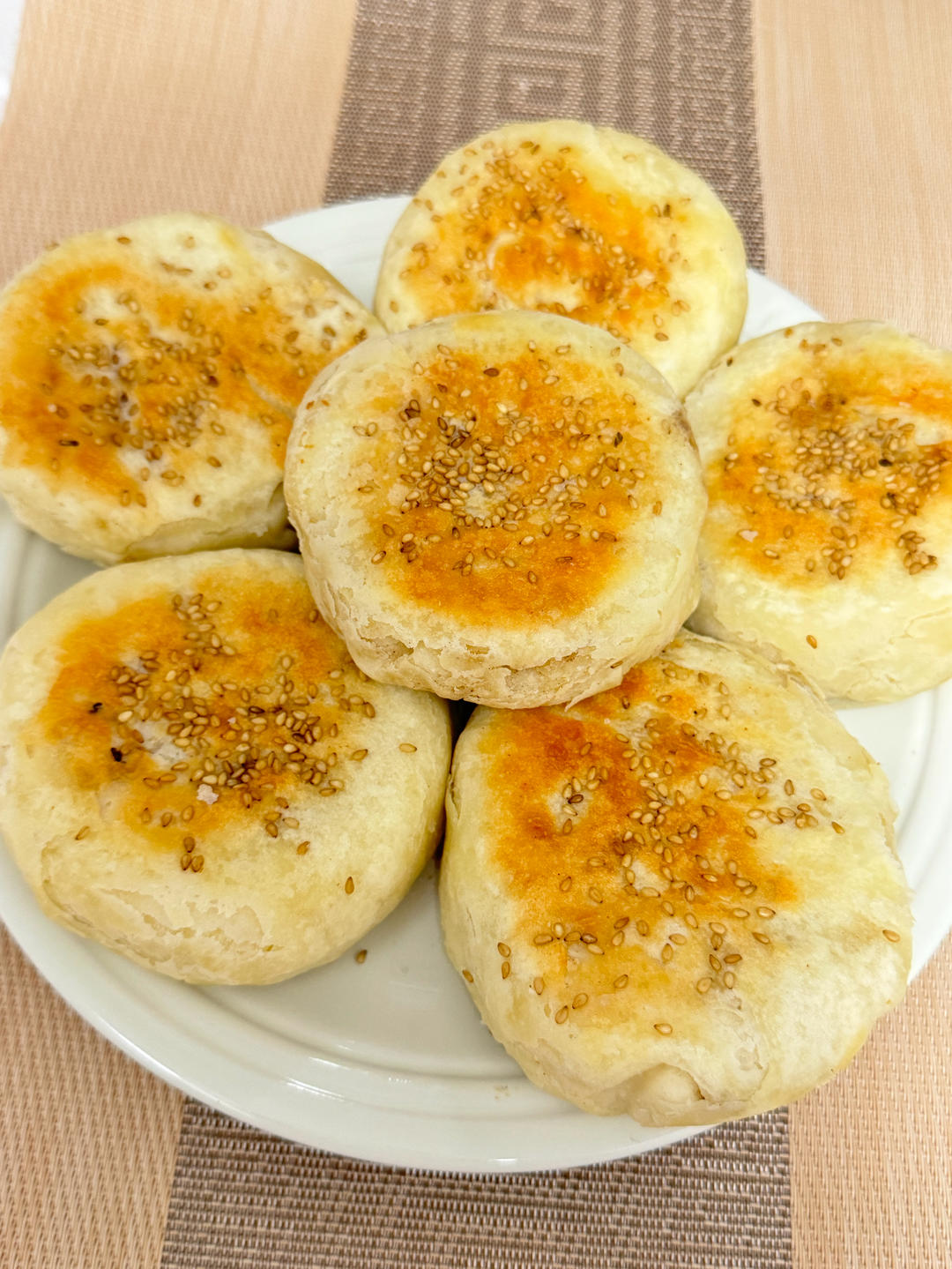 早餐店芝麻椒盐酥饼 外酥里软层次分明 一口咬下去直掉渣 附细节视频详解