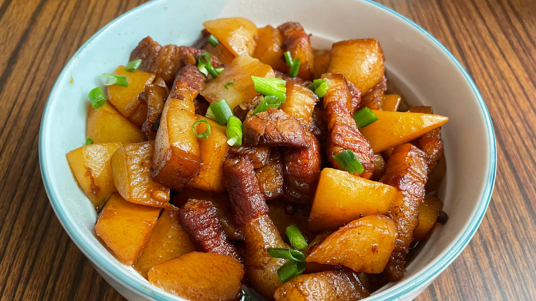 红烧肉炖土豆（丝毫不腻）