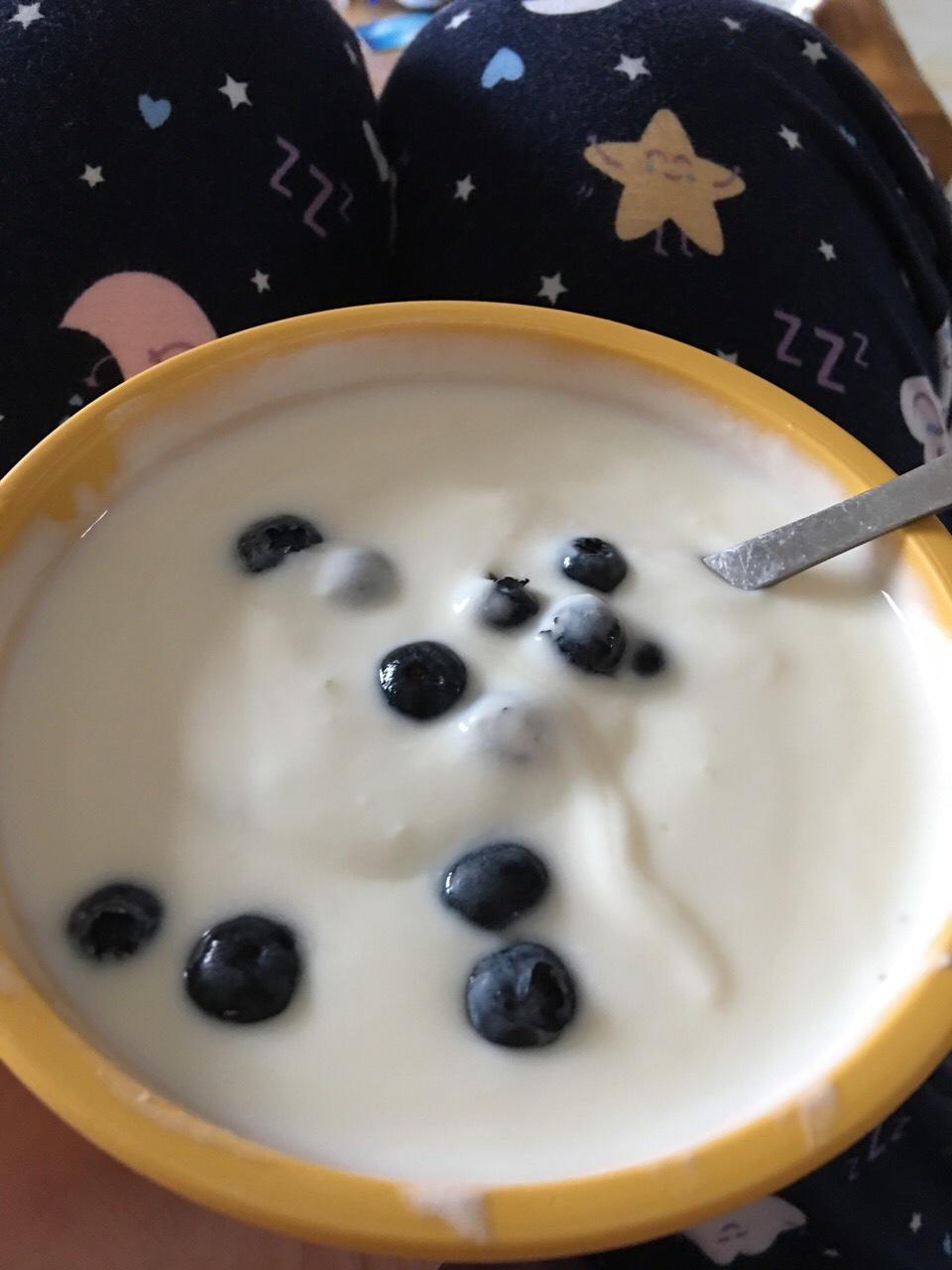 蓝莓蜂蜜酸奶