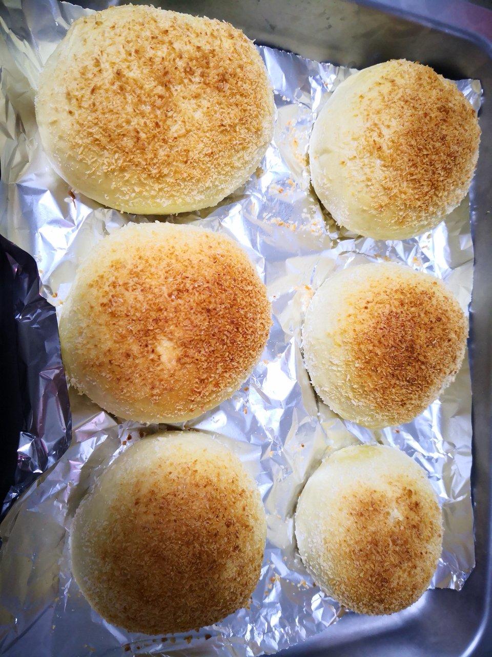 椰蓉奶酥面包