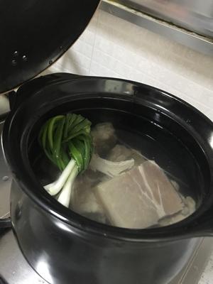 猪尾骨菌汤的做法 步骤1