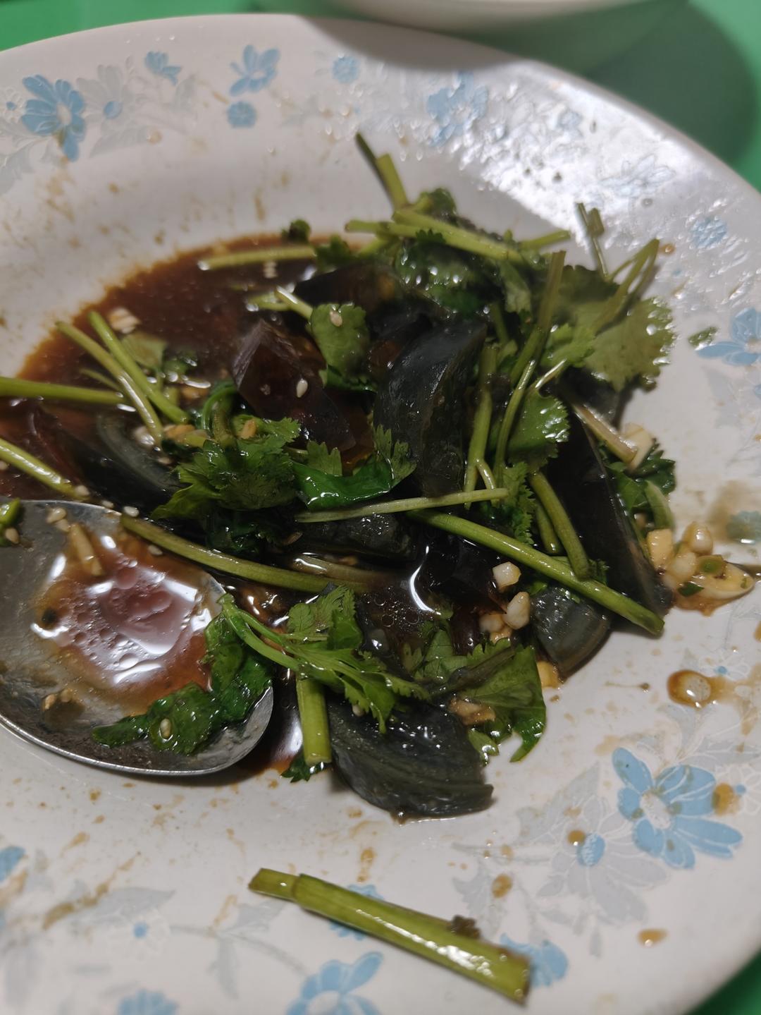 ㊙️香菜拌皮蛋，太香太开胃啦！