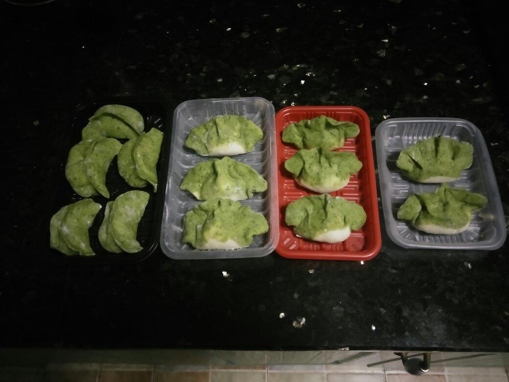 翡翠白玉白菜饺子详细版（附翡翠白玉白菜饺子包法，翡翠白玉饺子皮两种制法，面包机和面，翡翠白玉烧卖，各种馅料搭配）