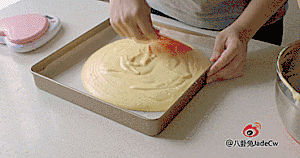 【视频食谱】原味基础蛋糕卷的做法 步骤4