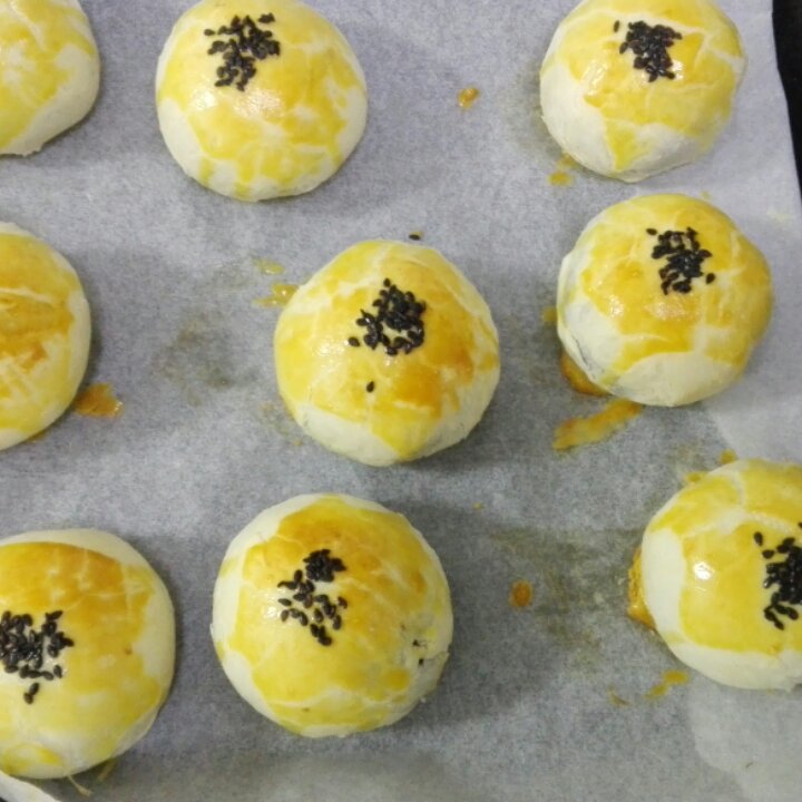 蛋黄酥 Danhuangsu