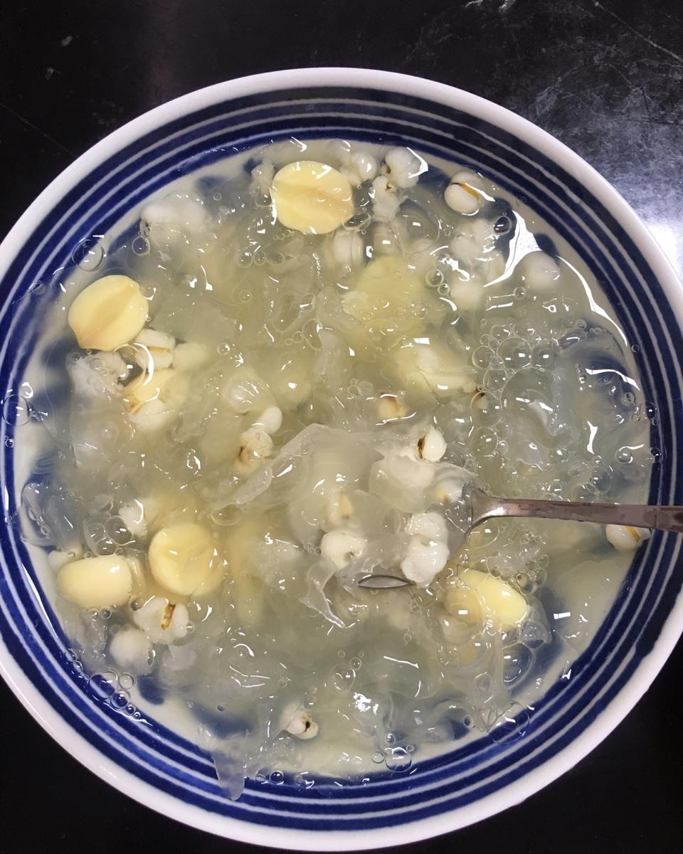 红枣银耳莲子羹