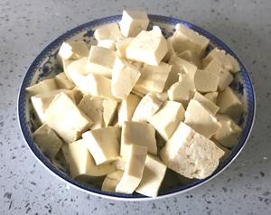 香菇炖豆腐的做法 步骤1