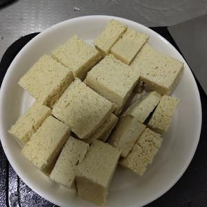 冻豆腐做的卤豆干的做法 步骤2