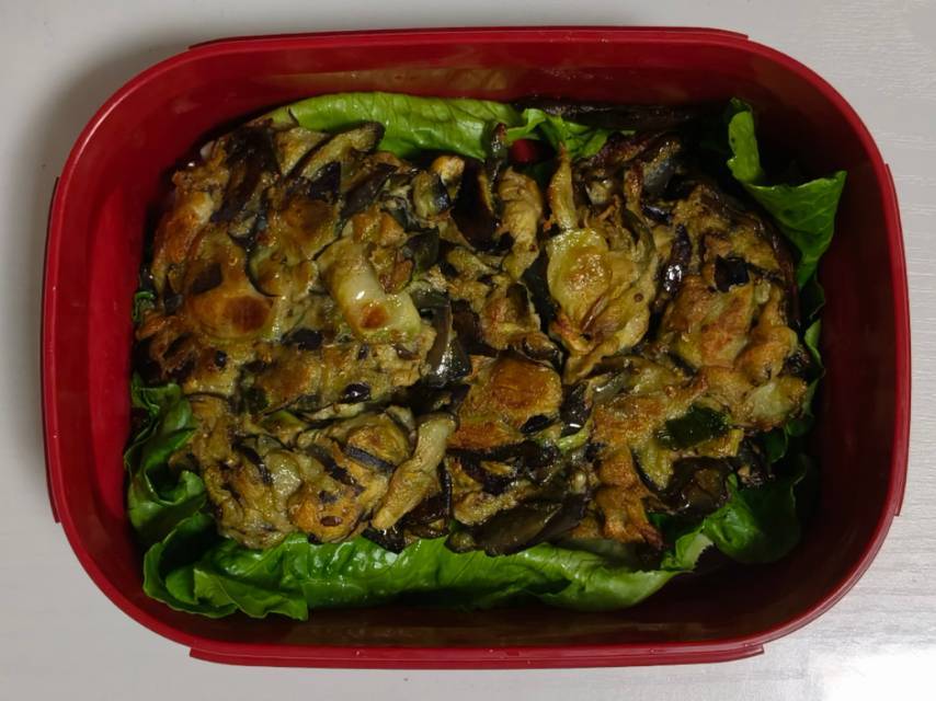 金黄诱人茄子鸡蛋饼
