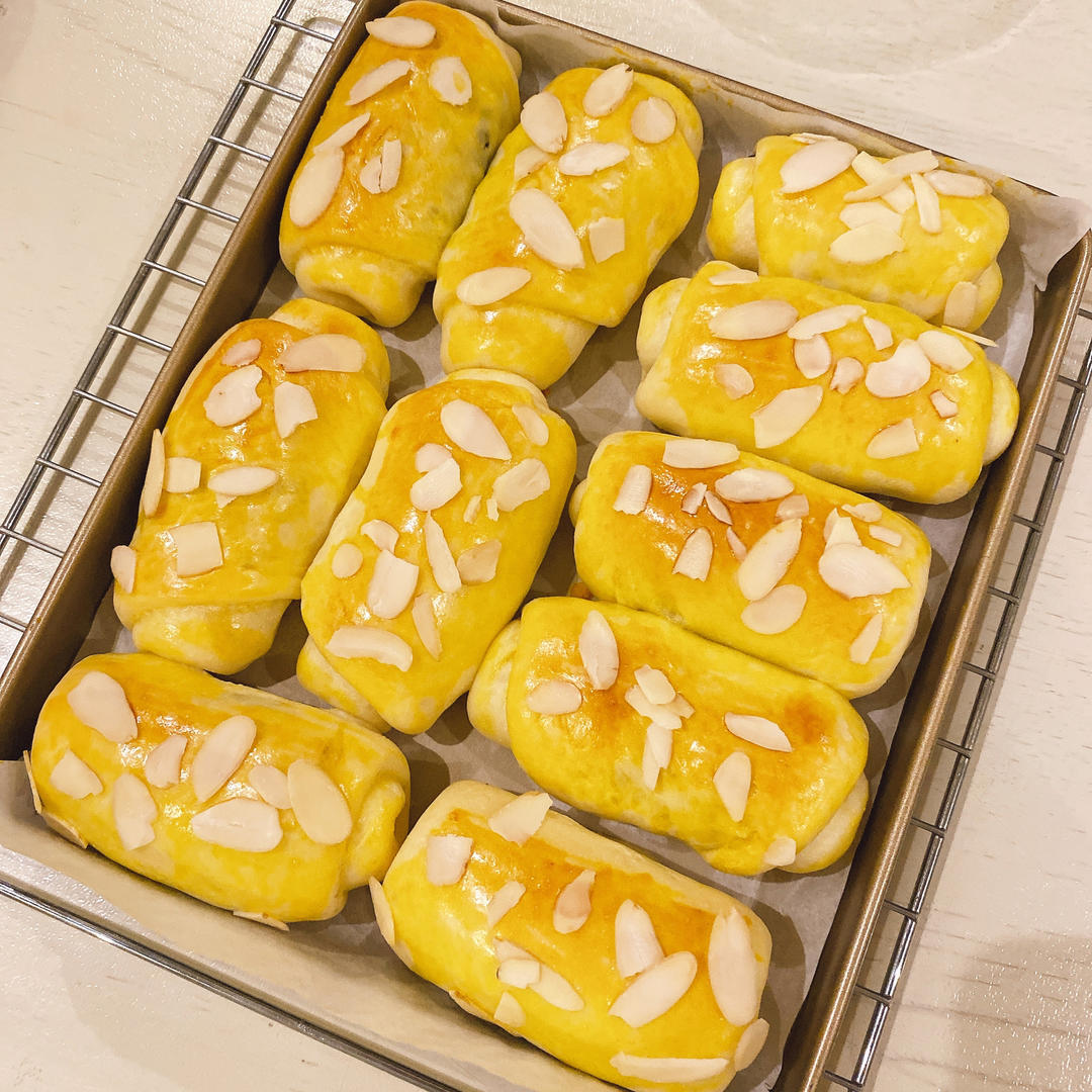 淡奶油豆沙面包