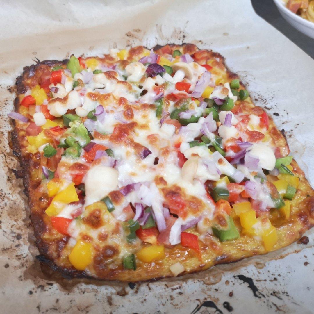 健康低热量的菜花底披萨