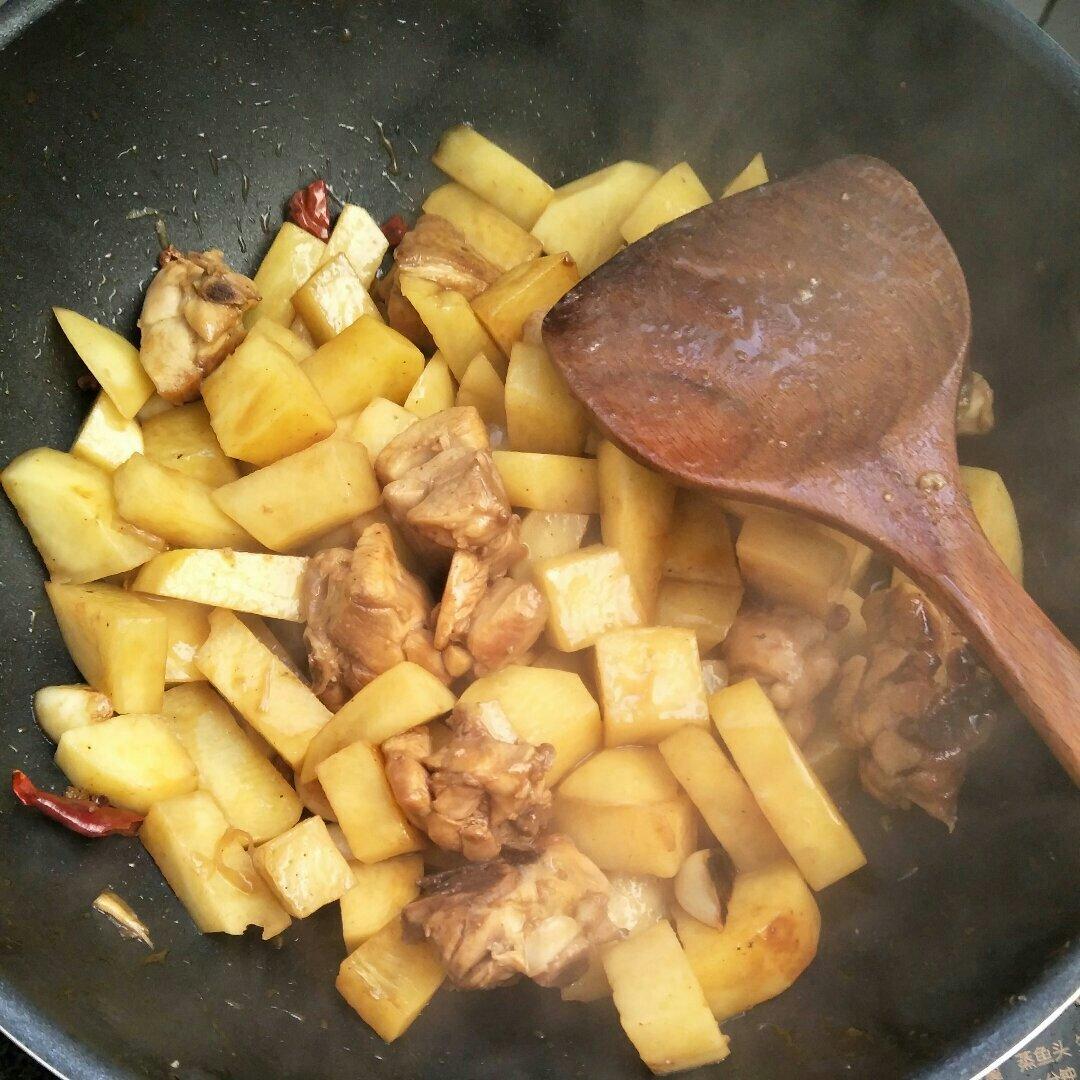 土豆炖鸡块