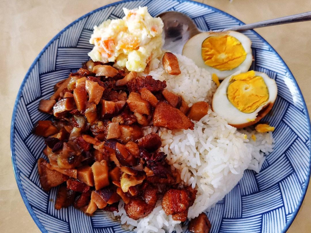 洋葱酥卤肉饭