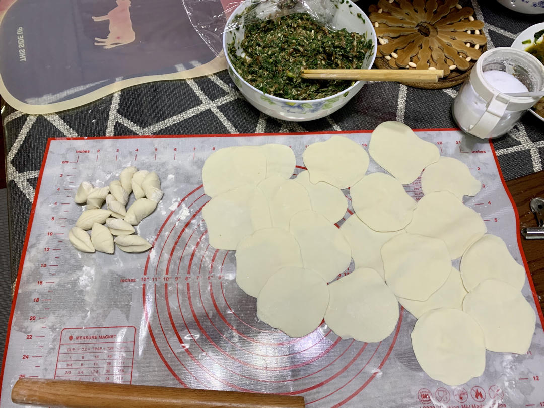 手工揉面三分钟，又韧又薄又好包的饺子皮