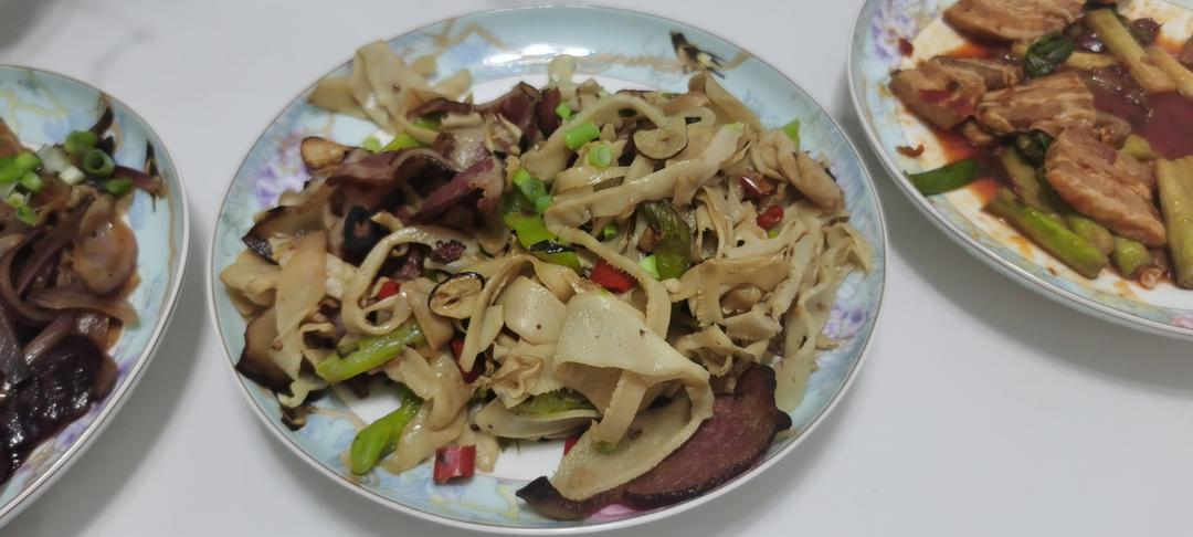 腊肉炒笋丝