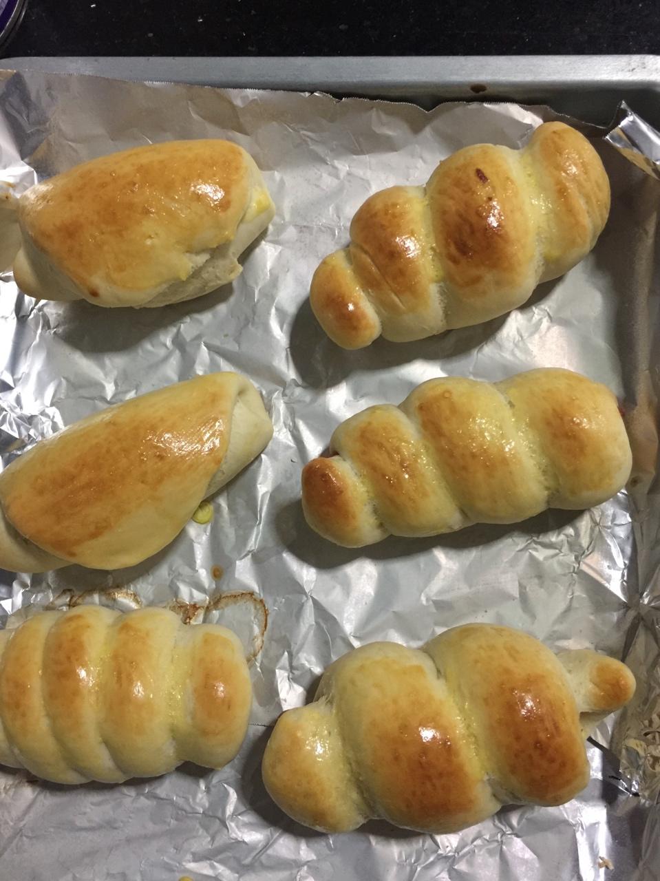 火腿肉松面包卷