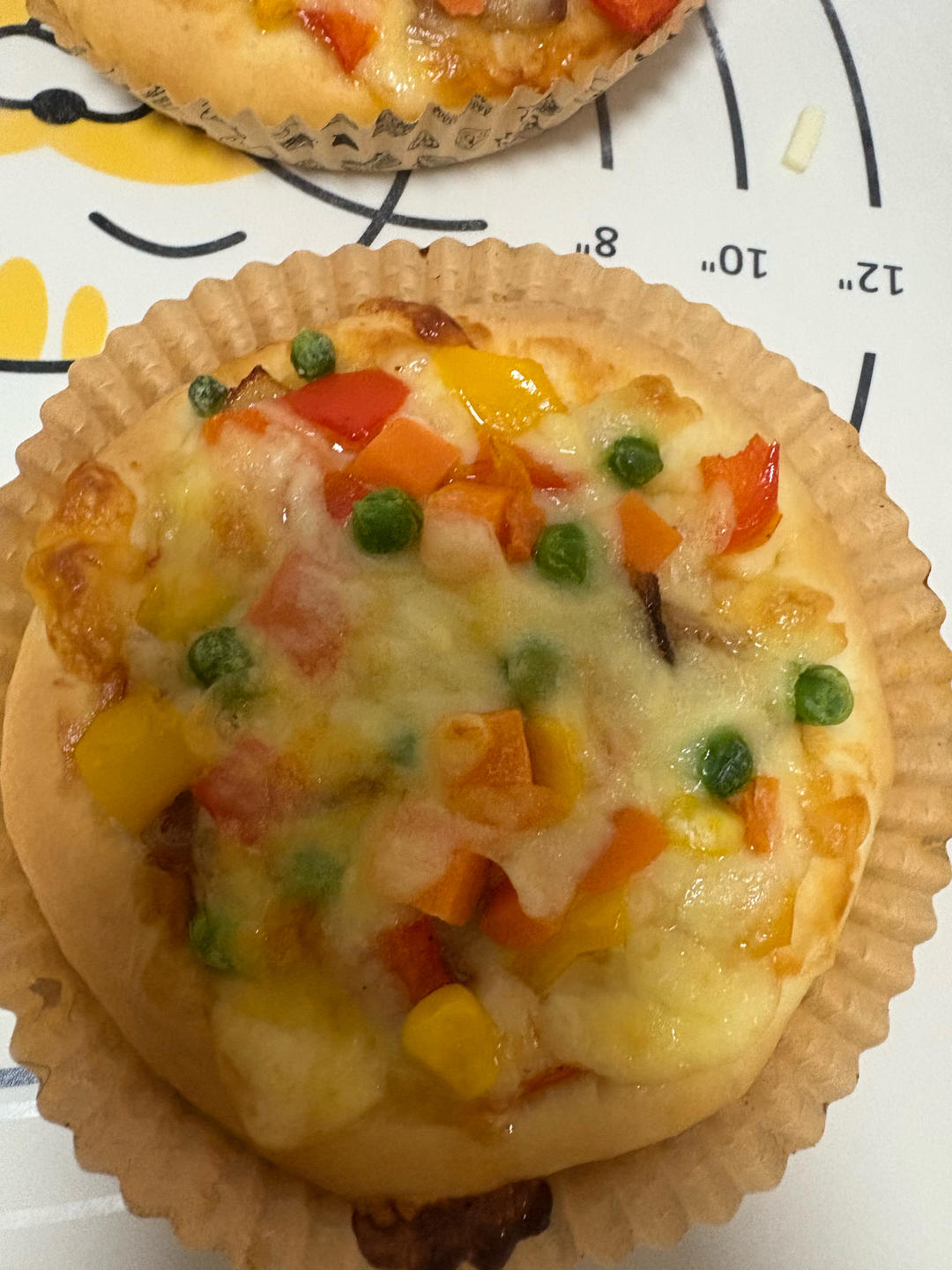 培根，水果，烤肠披萨