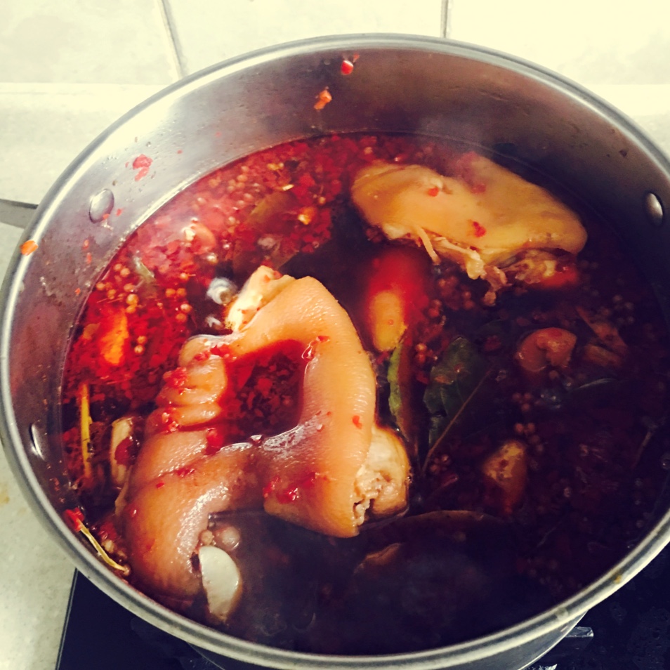 香辣烤猪蹄，附详细的卤水方法