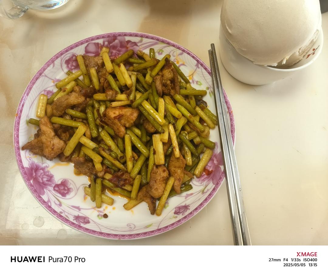 蒜苔鸡蛋炒肉