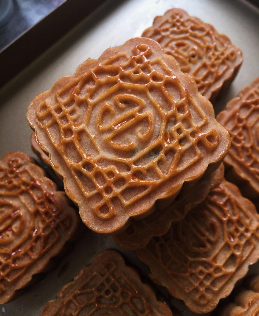 广式月饼—蛋黄莲蓉月饼