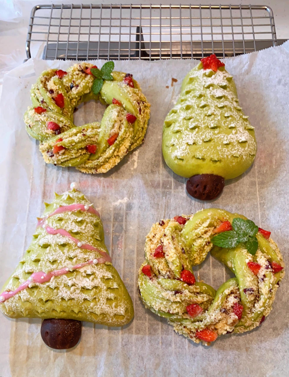 抹茶蔓越莓花环面包