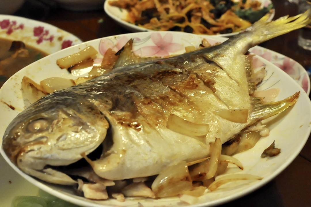 图解“煎鱼~入味又不破皮”的简单方法