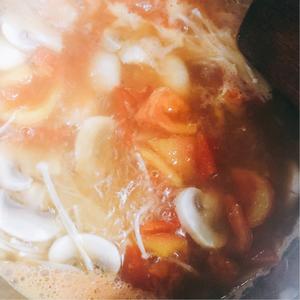虾仁🍤番茄🍅菌菇汤的做法 步骤6