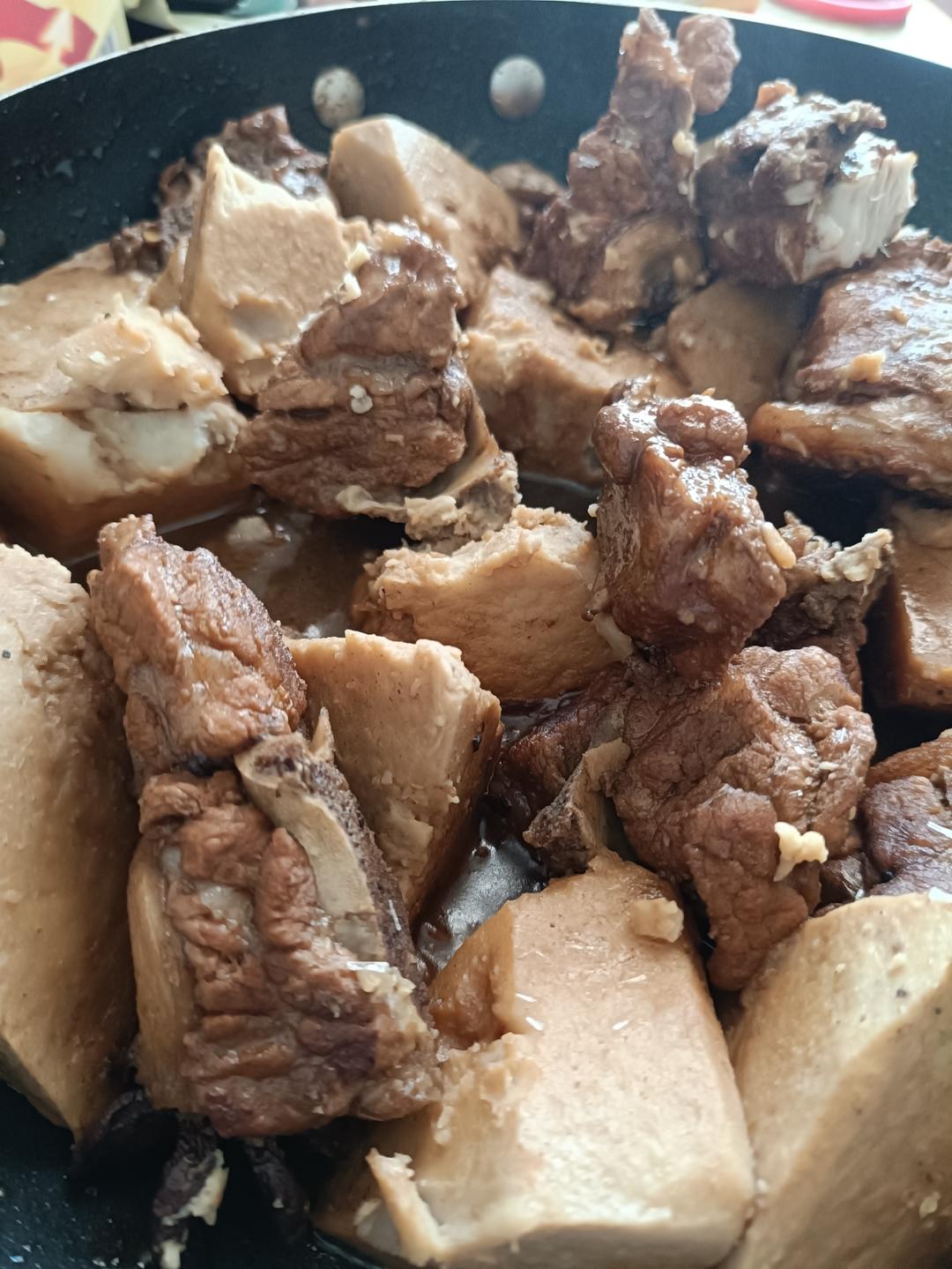 排骨炖芋头的做法