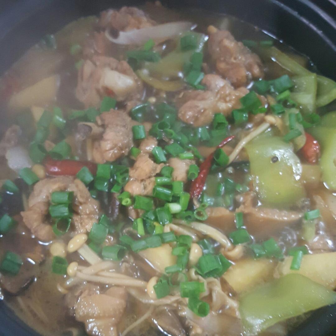 【黄焖鸡米饭】