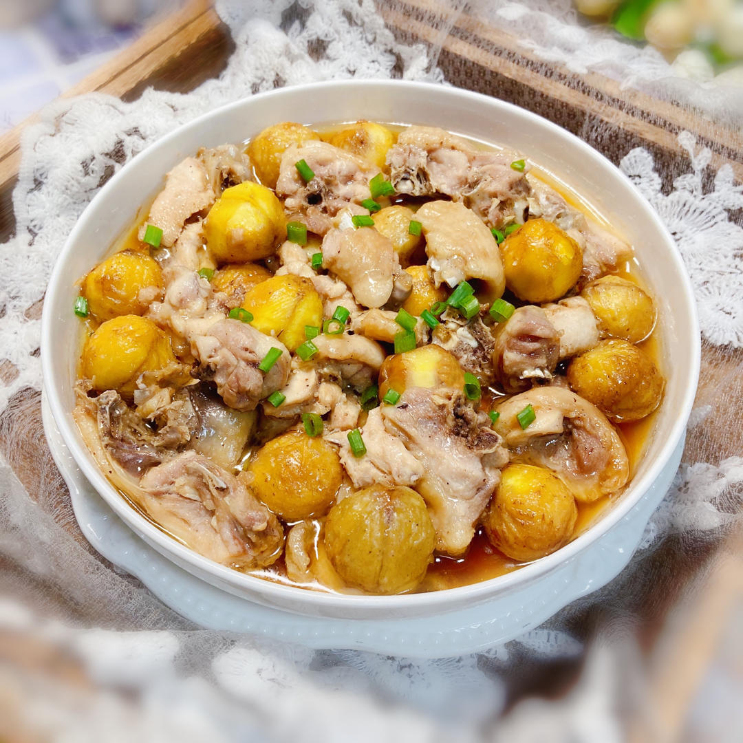 君-zhong做过金栗蒸鸡最爱的板栗蒸鸡,配料简单,原汁原味,鲜美香甜.