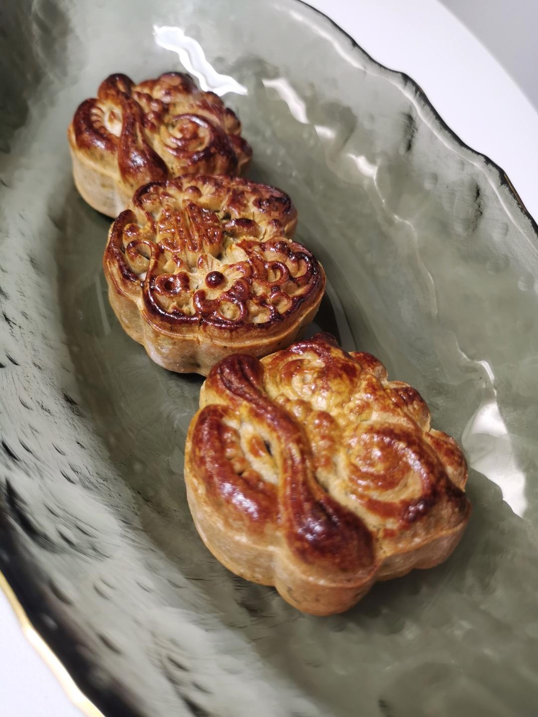 广式月饼—蛋黄芝麻月饼