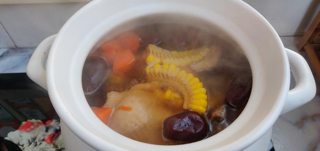 补气又补血的黄芪枸杞炖鸡汤