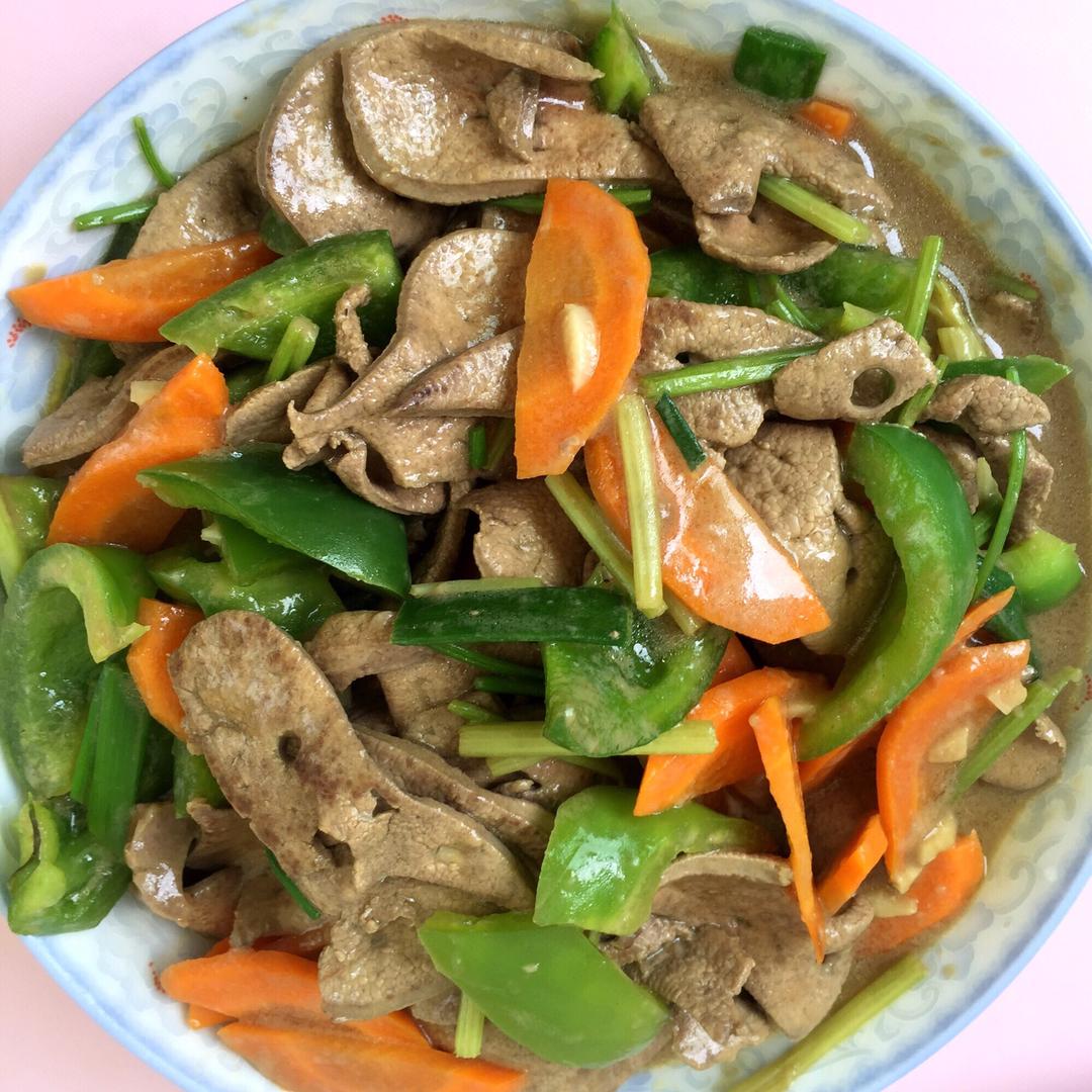 青椒红萝卜炒猪肝