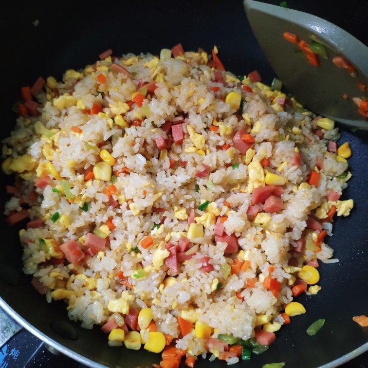 厨师长教你“蛋炒饭”如何做才好吃，答案都在这里面！