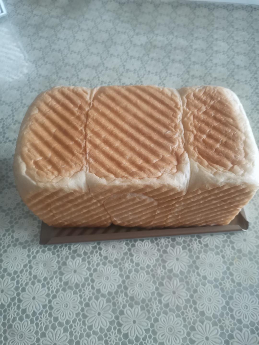 做一次就成功的牛奶吐司面包（手和面揉出手套膜）最后附全麦吐司