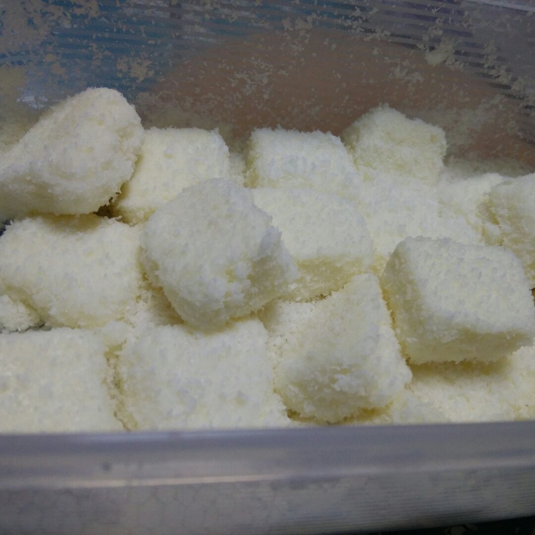 椰丝牛奶小方糕
