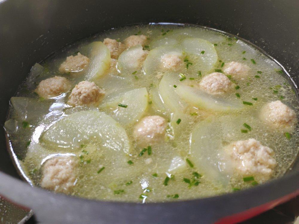 厨房一午一食做的冬瓜丸子汤