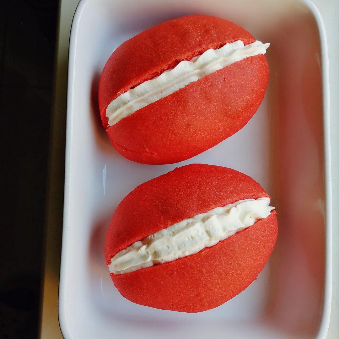 9e5e3fb8f6391decb5b506ff6b3d322d做的红丝绒面包