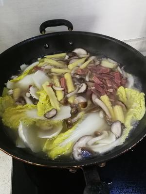 咸肉杂菇炖白菜的做法 步骤6
