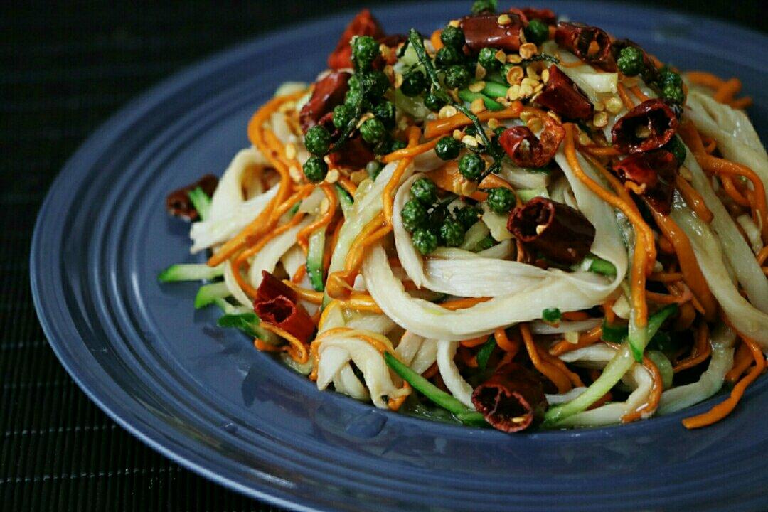 椒香杏鲍菇虫草花拌黄瓜（快手菜/凉拌菜）