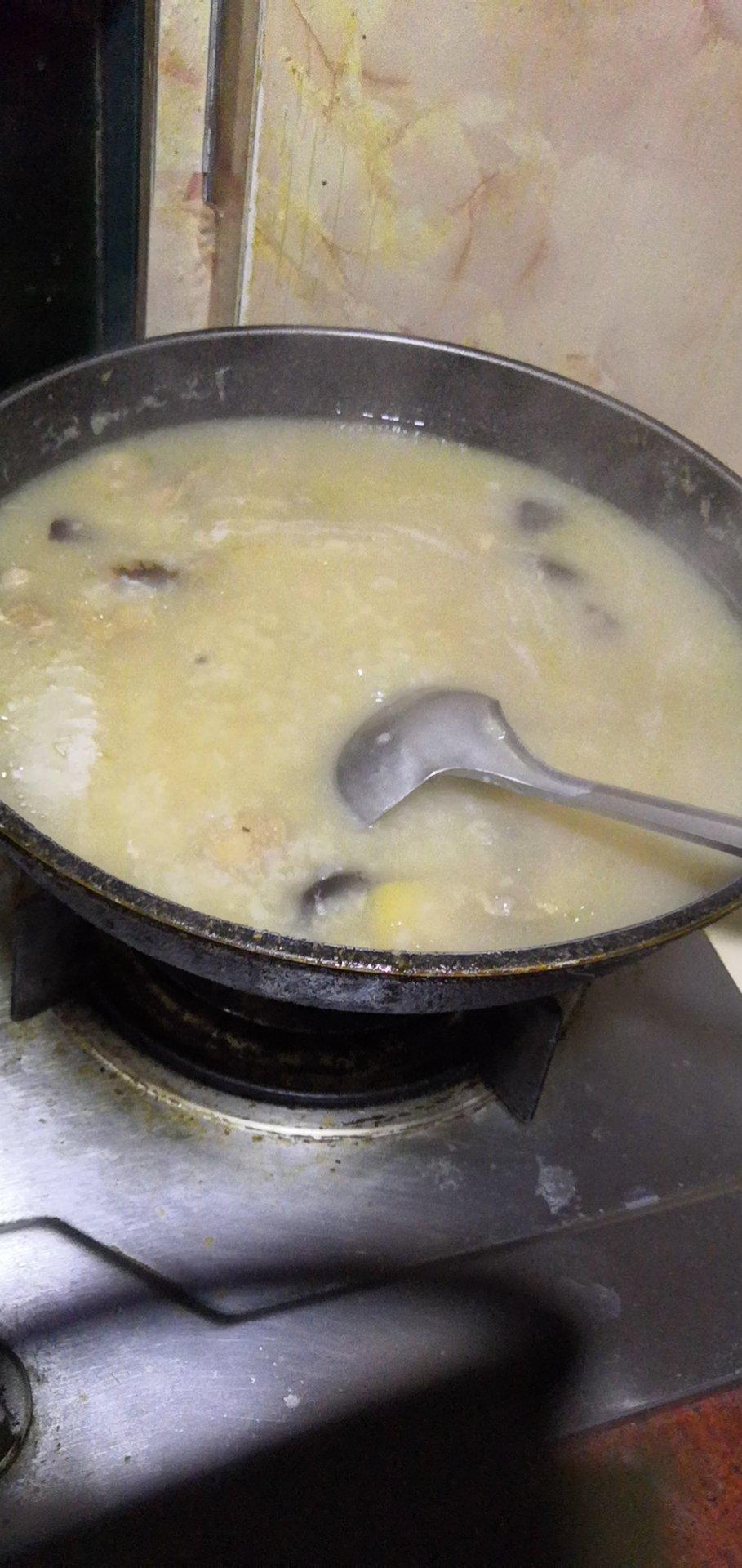 小孩大人都爱吃的潮汕砂锅鸡粥