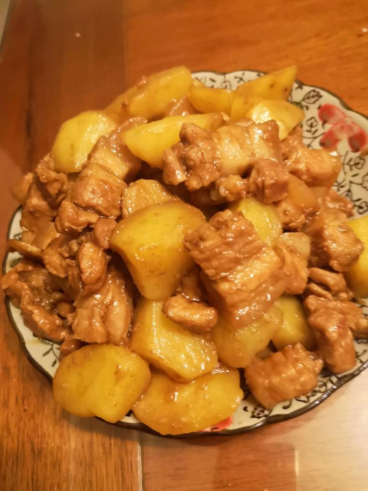 红烧肉土豆不焯水不放油
