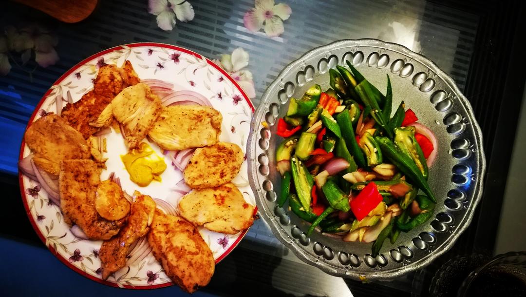 健身厨男版：香煎滑嫩鸡胸肉，全网最流行的鸡胸吃法！