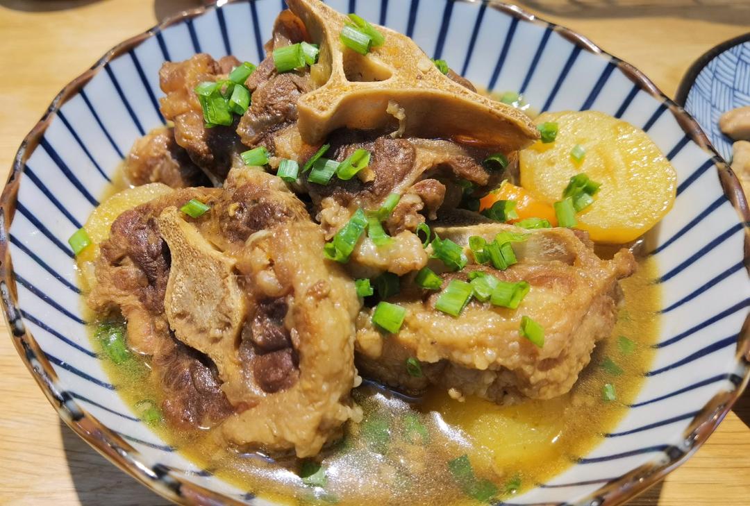 浓情牛尾骨汤