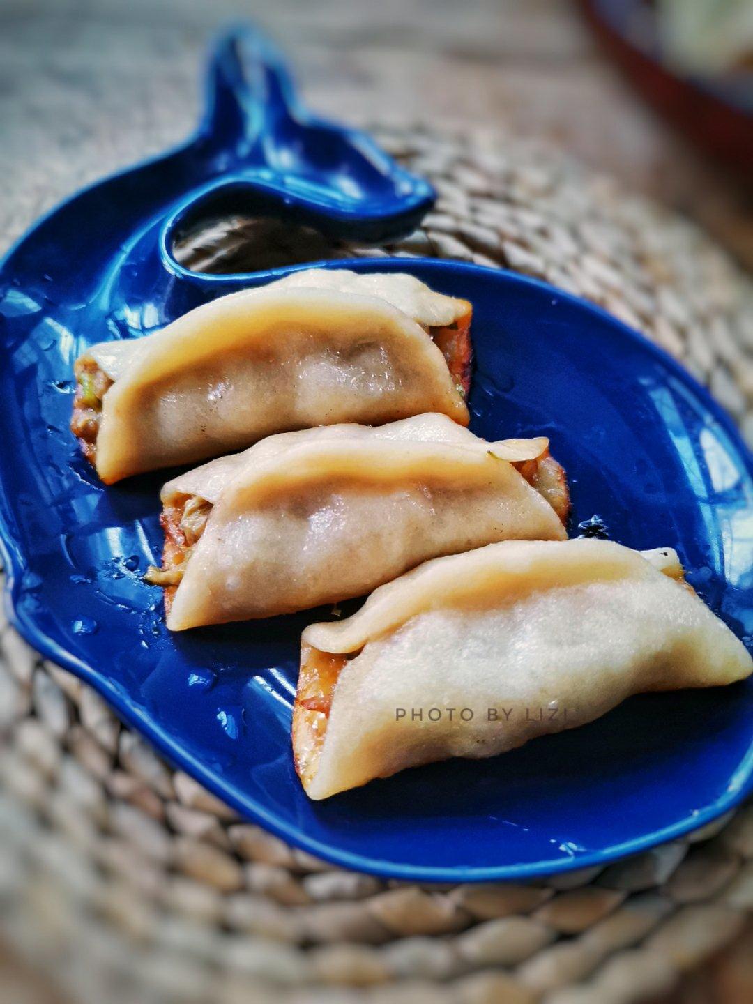 百变饺子皮～香煎槐花牛肉锅贴